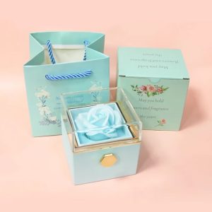 Boîte bleue avec rose | BLUEBOX